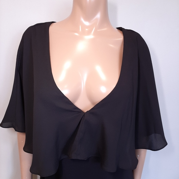 ❌SOLD❌ 21 Capelet Deep V-neck Bodycon Dress - Picture 9 of 11